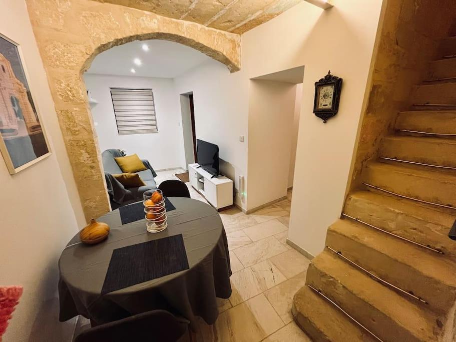Casa vacanze Charming 200 Year Old With Yard Żabbar